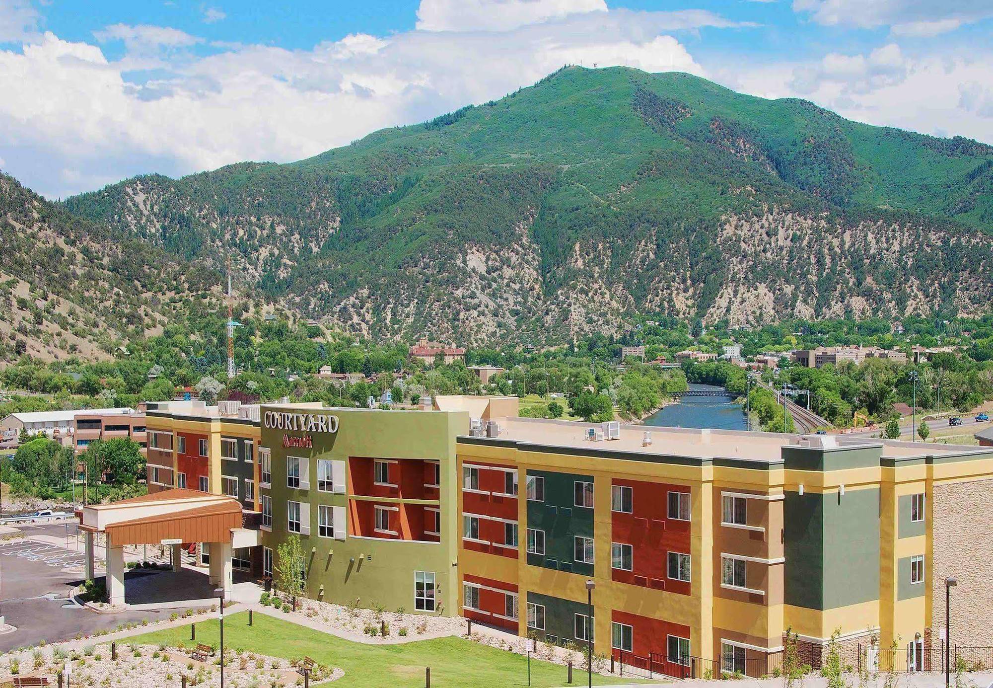 Courtyard By Marriott Glenwood Springs Hotel Exterior photo